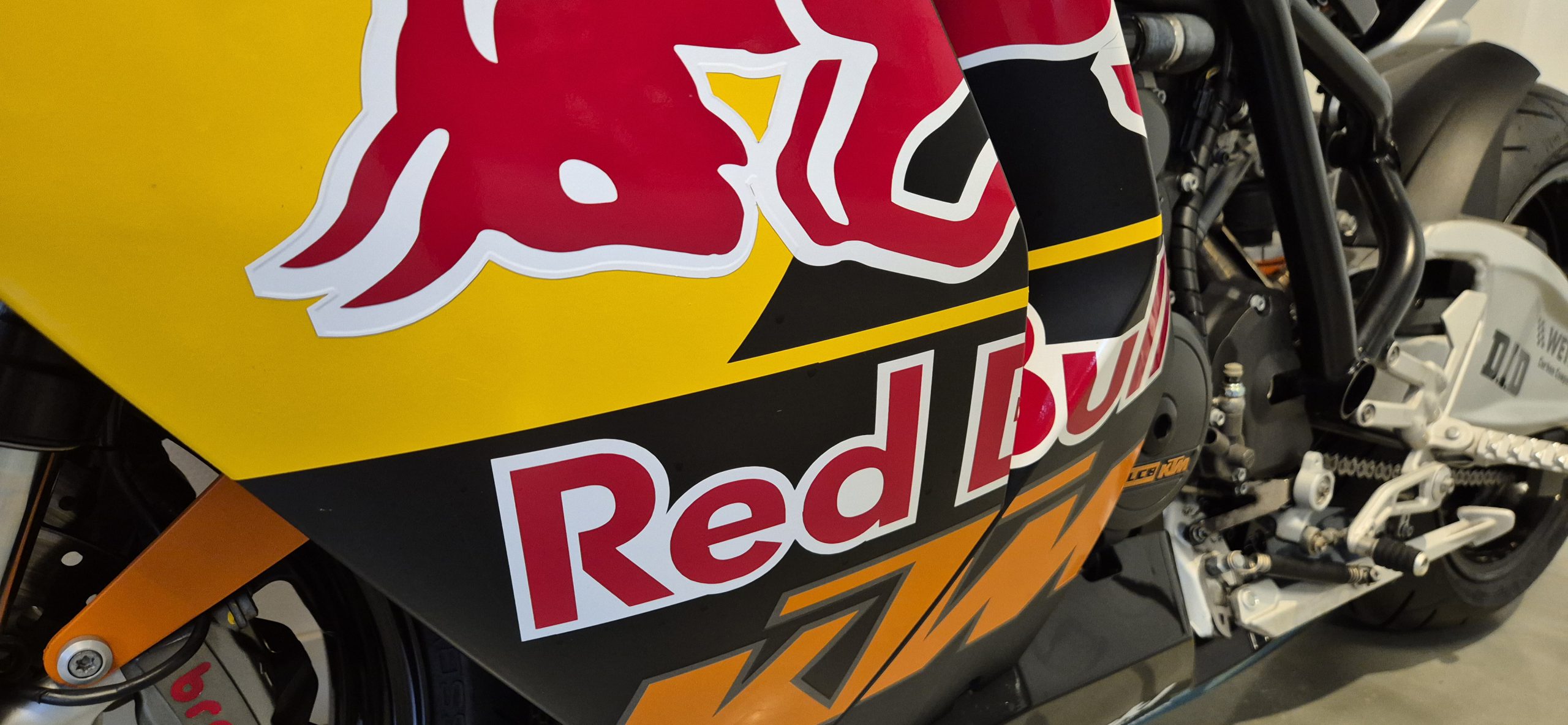 KTM RC8 1190 Red Bull Replica foto
