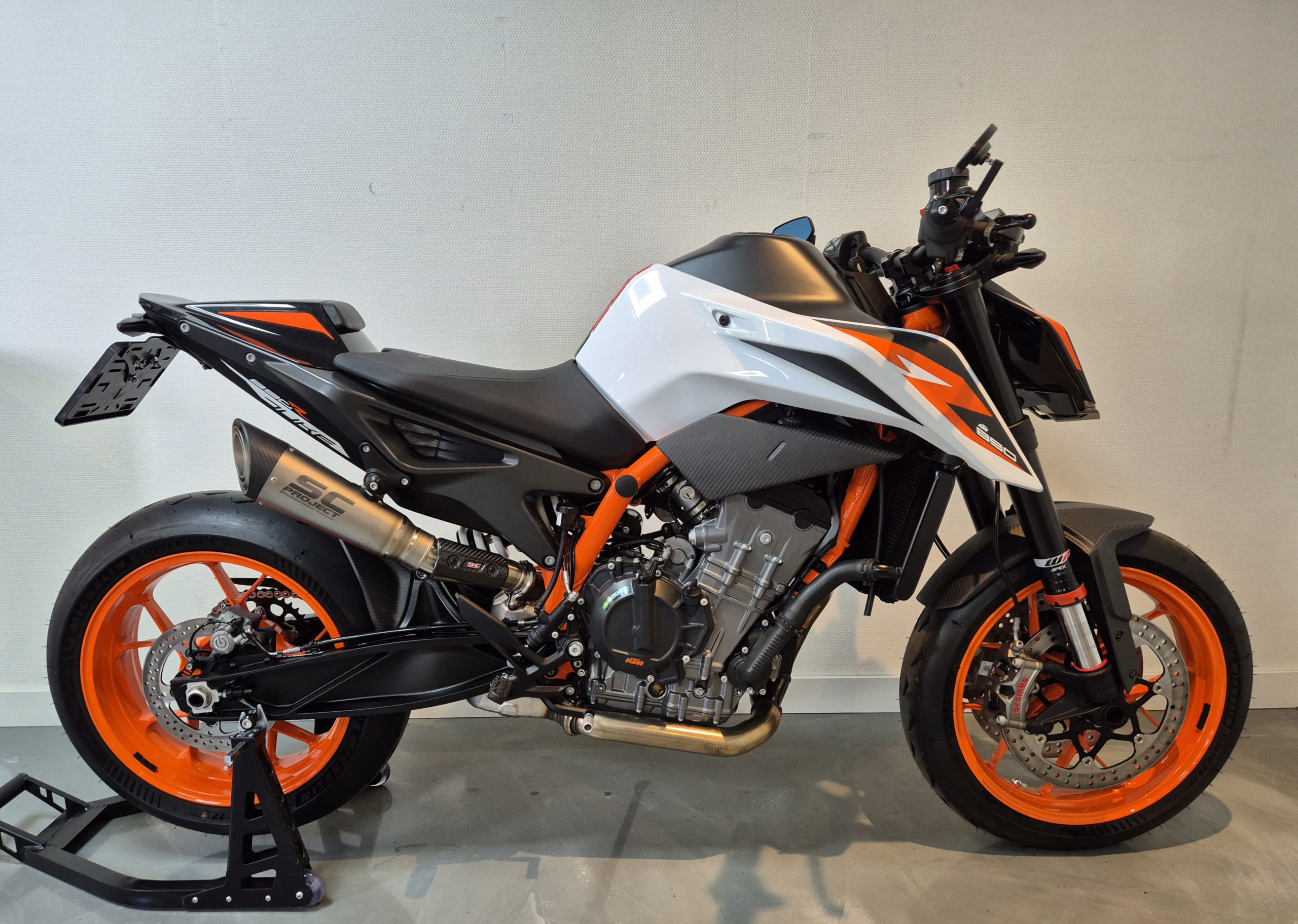 KTM 890 Duke R