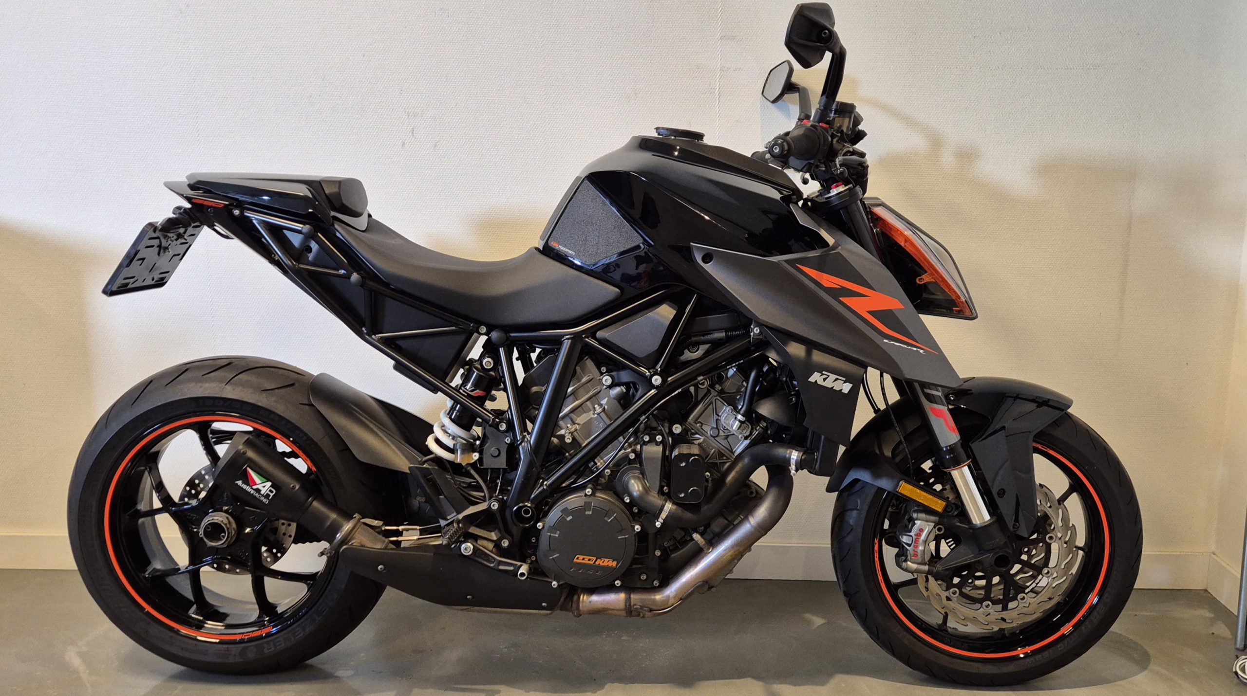 Super Duke Gen2 Akra