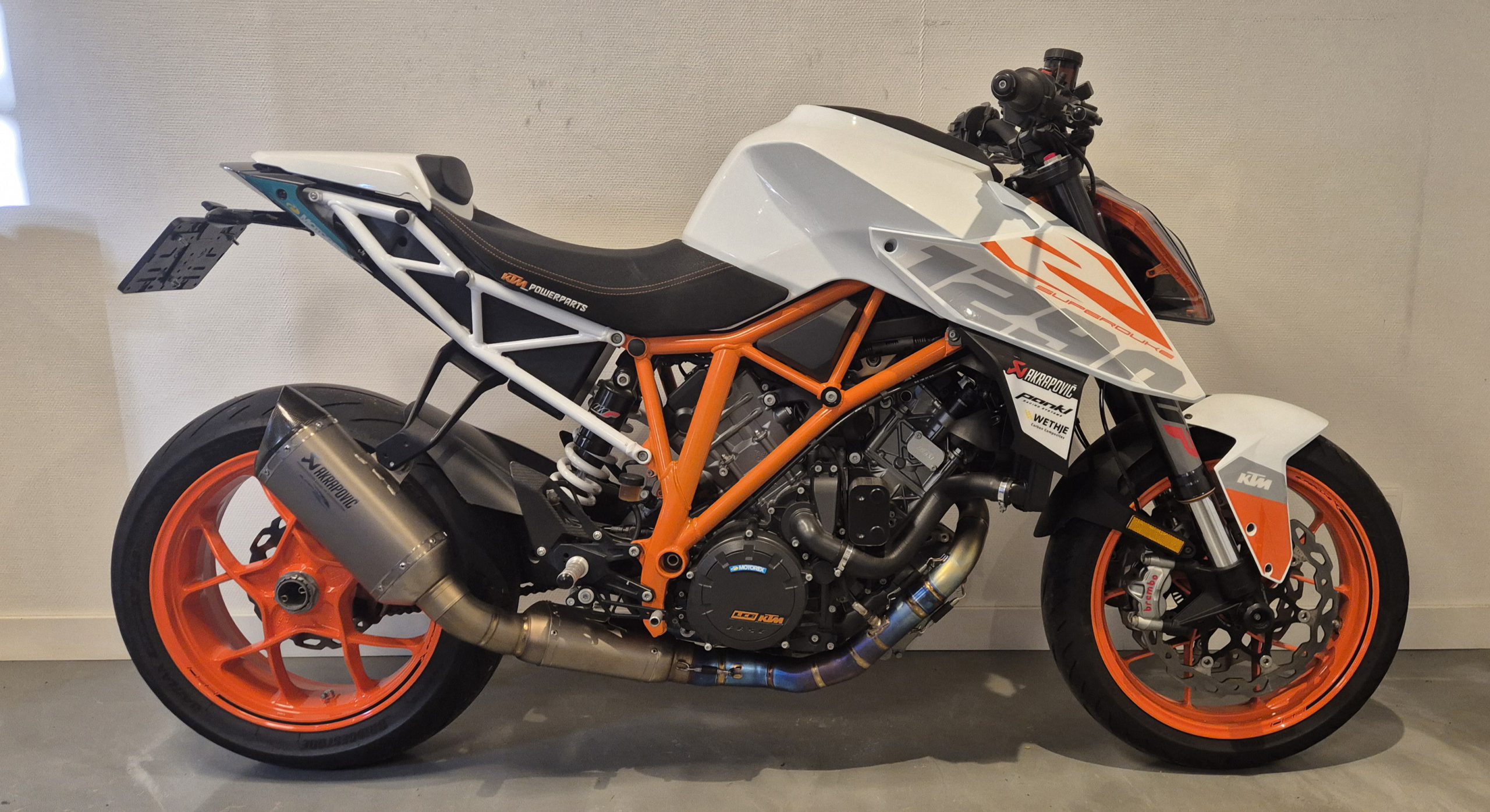 Super Duke Gen2 Akra Titanium
